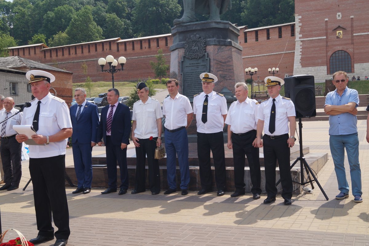 Студенты и курсанты ВГУВТ отметили День судостроителя