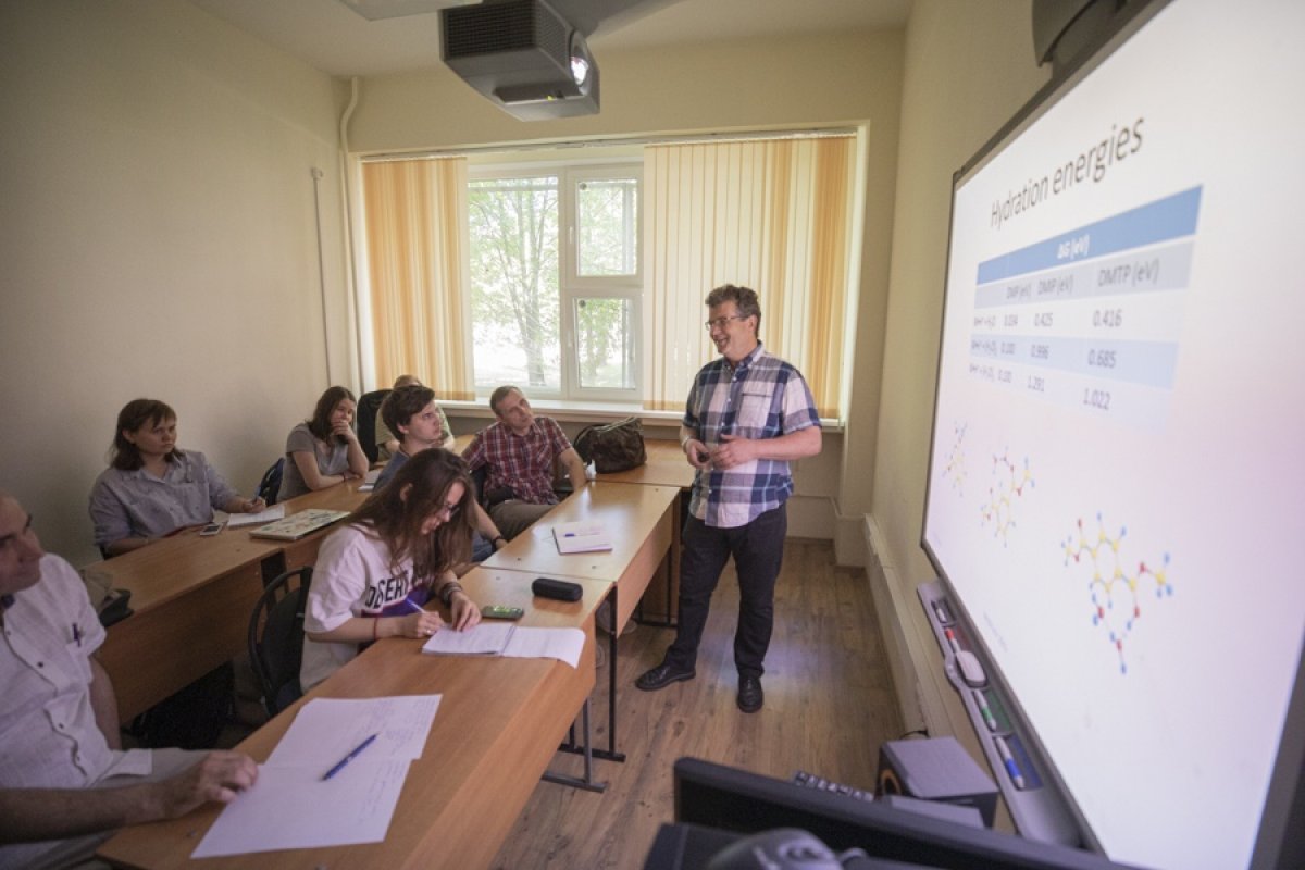 В НИЯУ МИФИ на международном семинаре «Современные методы масс-спектрометрии и спектрометрии ионной подвижности» выступил словацкий физик, профессор Университета имени Я.А. Коменского Штефан Матейчик