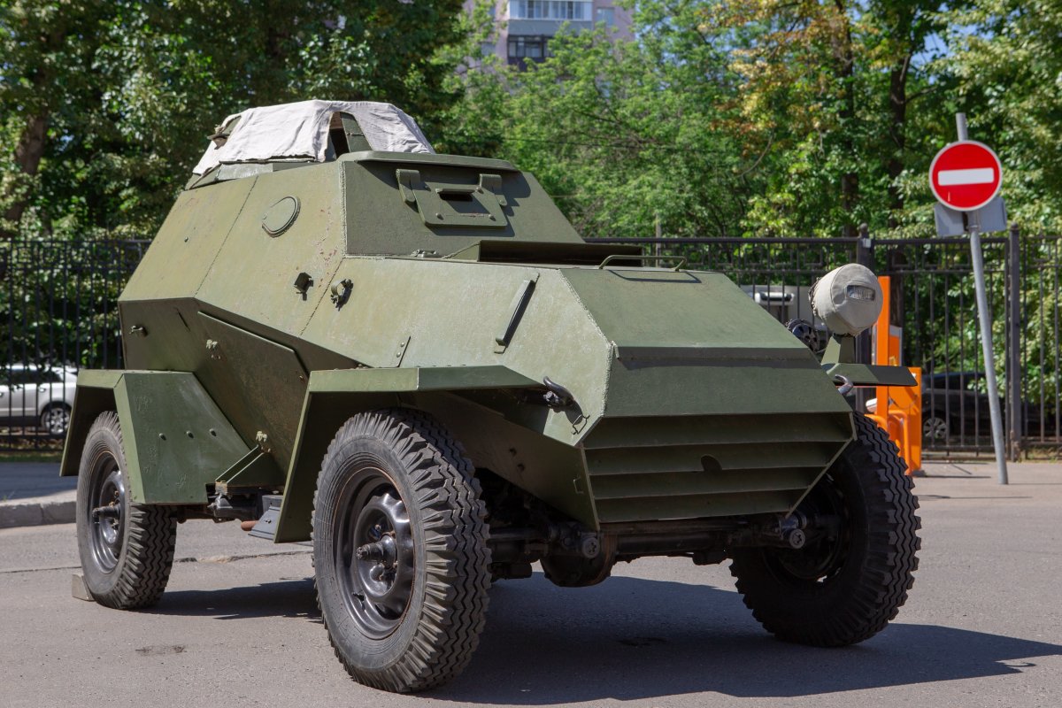 В Российском университете кооперации вас уже ждет военная техника Музея Вадима Задорожного.🚡