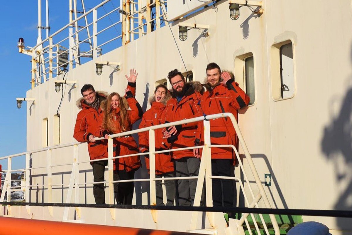 Как и обещали: вернувшиеся из научной арктической экспедиции полярники ответили на вопросы подписчиков. Публикуем самые интересные, а автора лучшего вопроса уже ждёт термос: https://vk.cc/9vQdmG