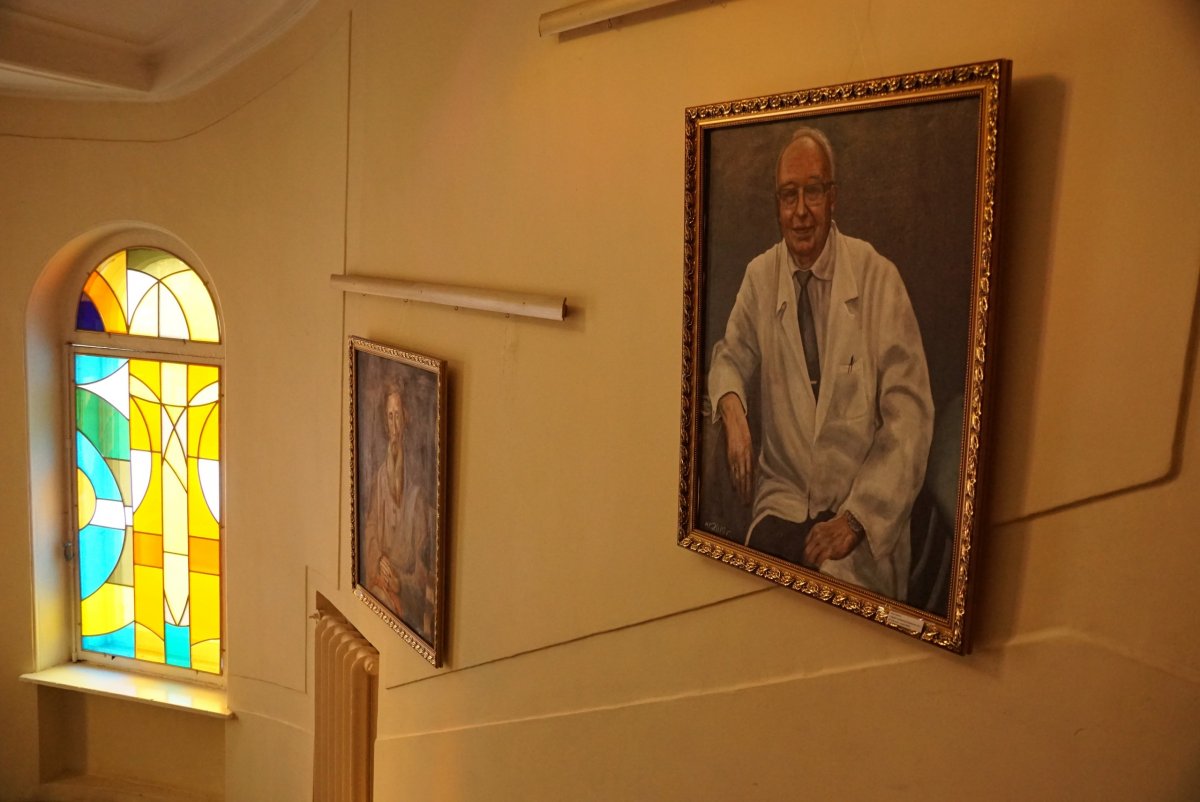 «Летний Вернисаж» от Мастерская-студия им. Жижиленко при ПИМУ проходит в учебном корпусе № 1 (пл. Минина и Пожарского, 10/1.)