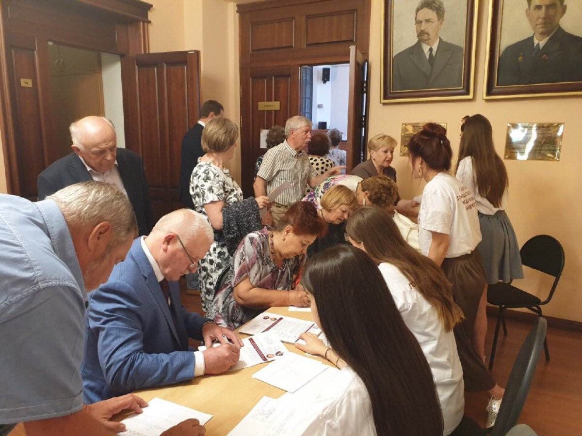 Сразу две встречи выпускников 1974 и 1979 годов 👆🏻 прошли сегодня в СибГМУ! Спустя 45 и 40 лет после окончания Томского медицинского института, они снова встретились в стенах Alma mater – ⚕ Сибирском государственном медицинском университете!