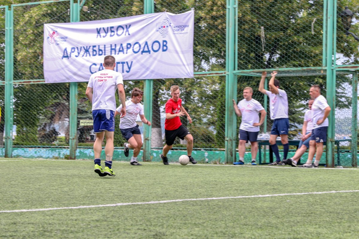 Сегодня состоялся товарищеский матч ⚽между сборной сотрудников Самарского политеха и командой администрации футбольного клуба «Крылья Советов». Игра закончилась со счётом 5:5. Следующий матч пройдёт на базе «Крыльев» 😎