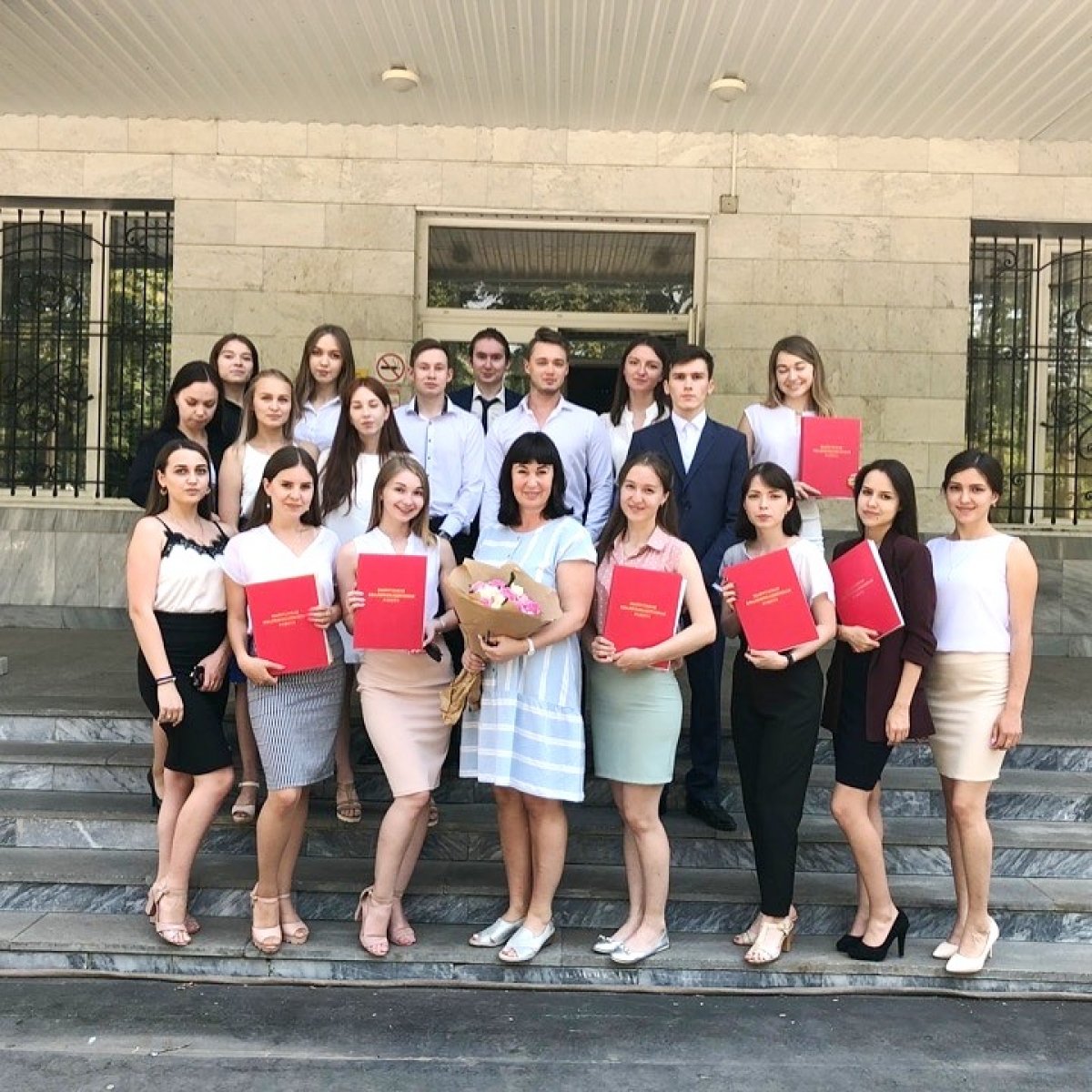 🎊 Поздравляем с успешной защитой выпускных работ студентов экономического факультета, направление "Государственное и муниципальное управление"!