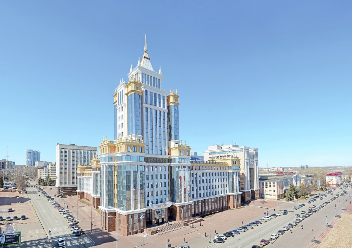 Поздравляем выпускников школ с получением Аттестата о полном общем образовании📕 и ждем всех в нашей приемной комиссии по адресу👉🏻 ул. Полежаева, 44/3.