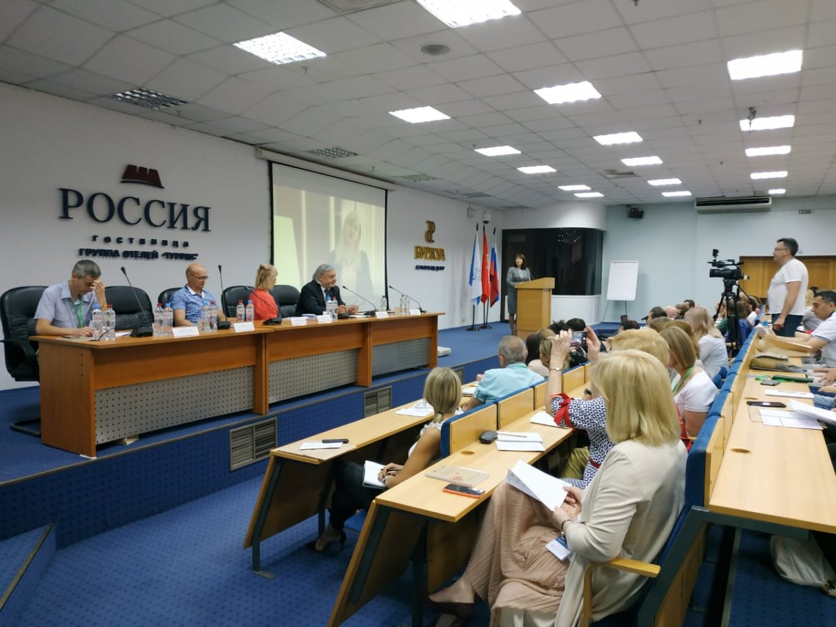 Представители ЛГТУ обсудили проблемы молодежи в Санкт-Петербурге
