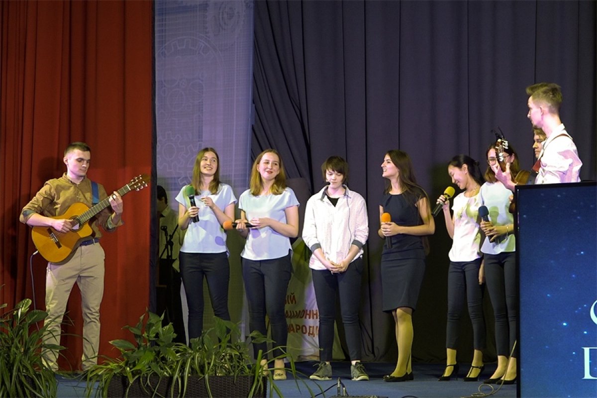 Приглашаем абитуриентов и всех желающих на концерт вокальной студии Quanto di Stella!