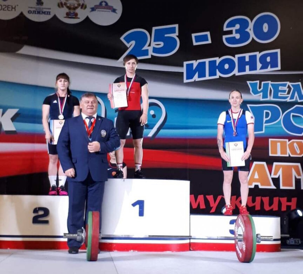 🌺 Поздравляем студентку Факультета управления и социальных технологий Баймулкину Ирину с бронзой на Чемпионате России по тяжелой атлетике!
