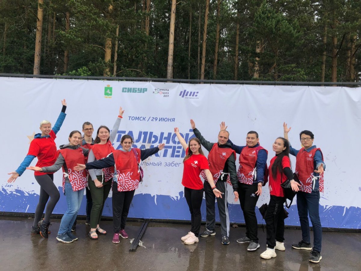 Волонтёры-медики СибГМУ приняли участие в организации одного из самых необычных мероприятие этого лета 😃 – «Стальной характер». Ребята оказывали на трассе первую доврачебную помощь и сопровождали участников до скорой, при необходимости