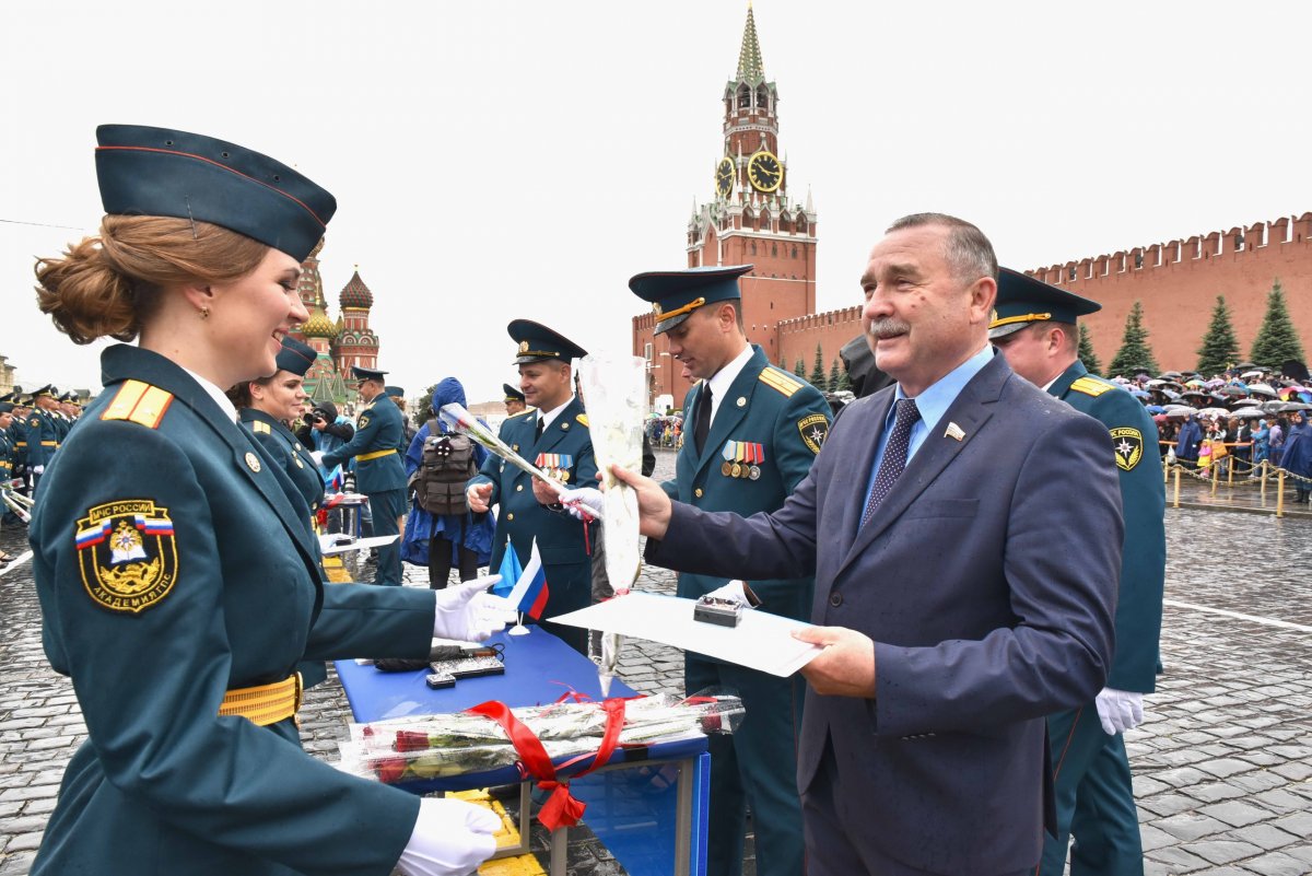 29 июня 2019 года на Красной площади прошел торжественный выпуск офицеров и студентов Академии ГПС МЧС России и Академии гражданской защиты МЧС России.