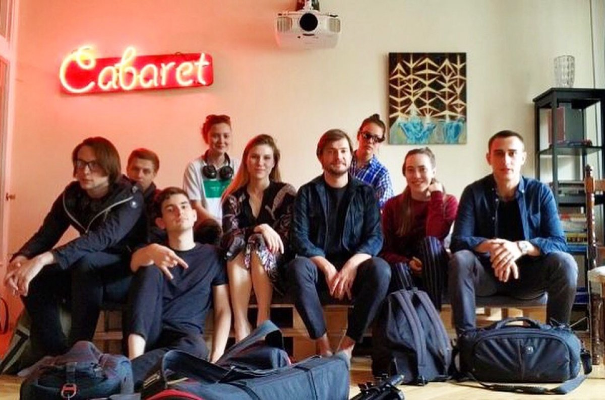 Съёмочная команда ГИТРа была приглашена в гости к оператору Владимиру Ушакову, выпускнику ГИТРа