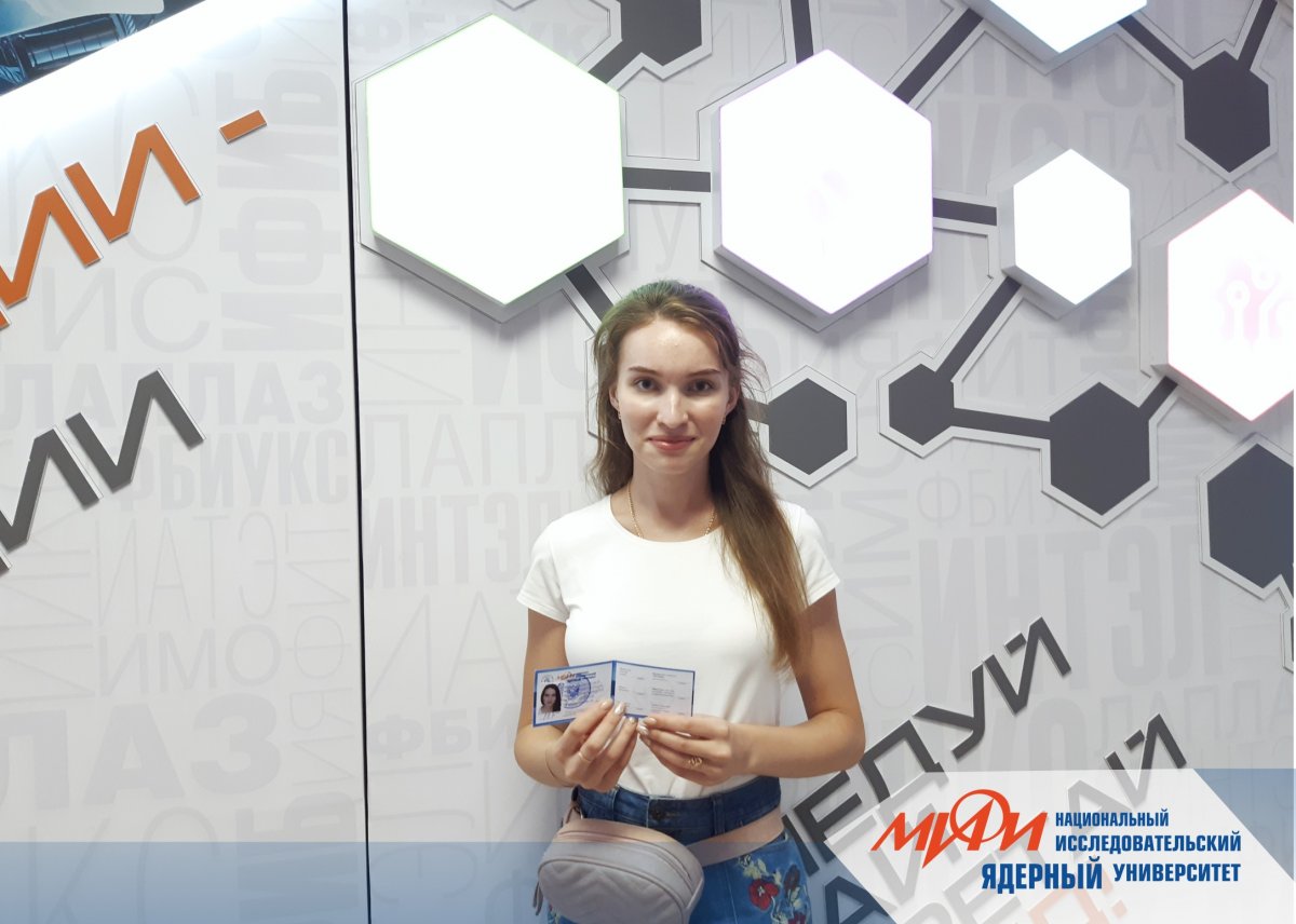 Что делать, если родители хотят, чтобы ты стал врачом, а ты жить не можешь без физики? Об этом нам рассказала абитуриентка Инженерно-физического института биомедицины (ИФИБ) Сошнина Настя: