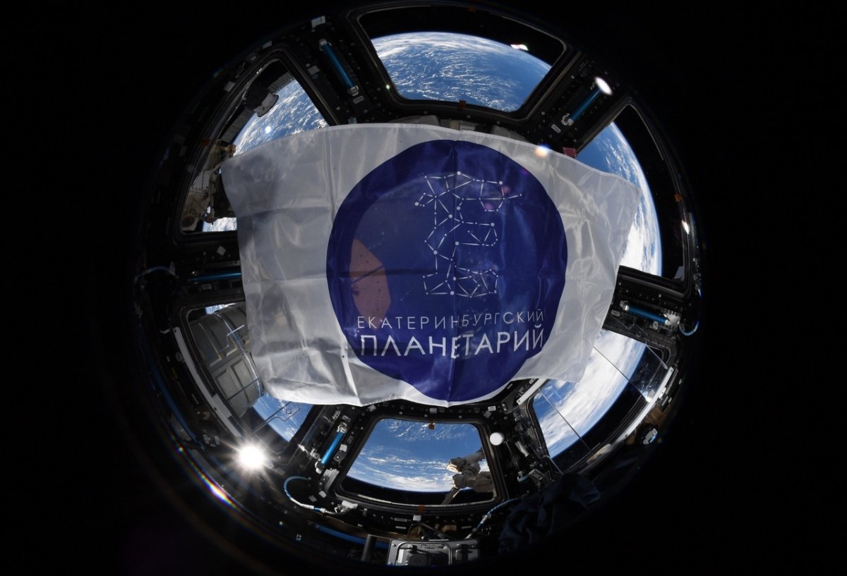 💥Ровно через час встречаемся на церемонии вручения дипломов 💥