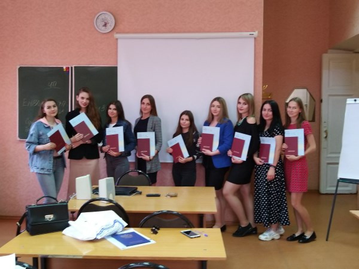 Среди нынешних выпускников КГУ есть студенты, которые в дополнение к документу о высшем образовании получили диплом о профессиональной переподготовке Среди нынешних выпускников КГУ есть студенты, которые в дополнение к документу о высшем образовании получили диплом о профессиональной переподготовке