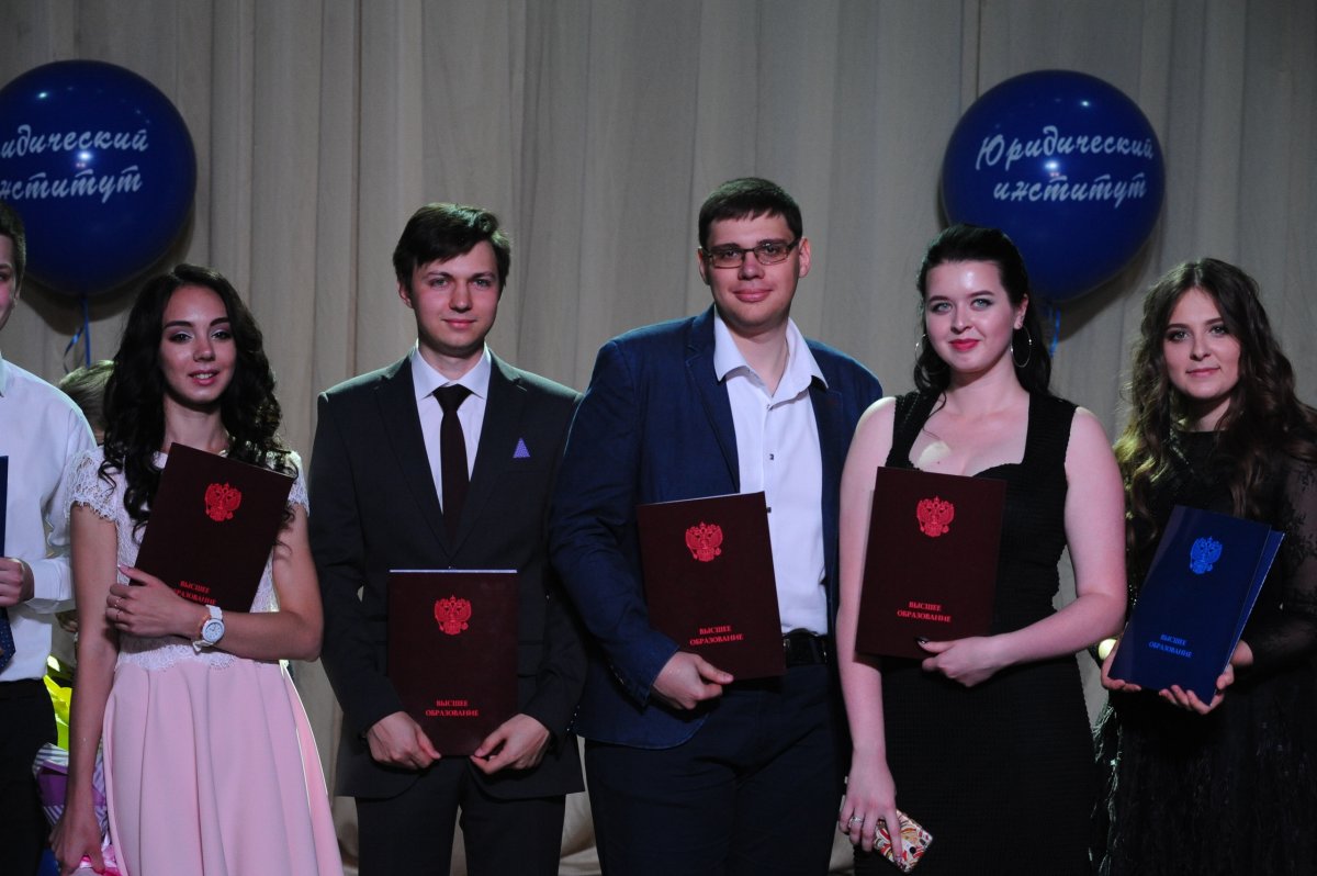 Продолжается череда вручений дипломов выпускникам Тамбовского государственного технического университета Продолжается череда вручений дипломов выпускникам Тамбовского государственного технического университета