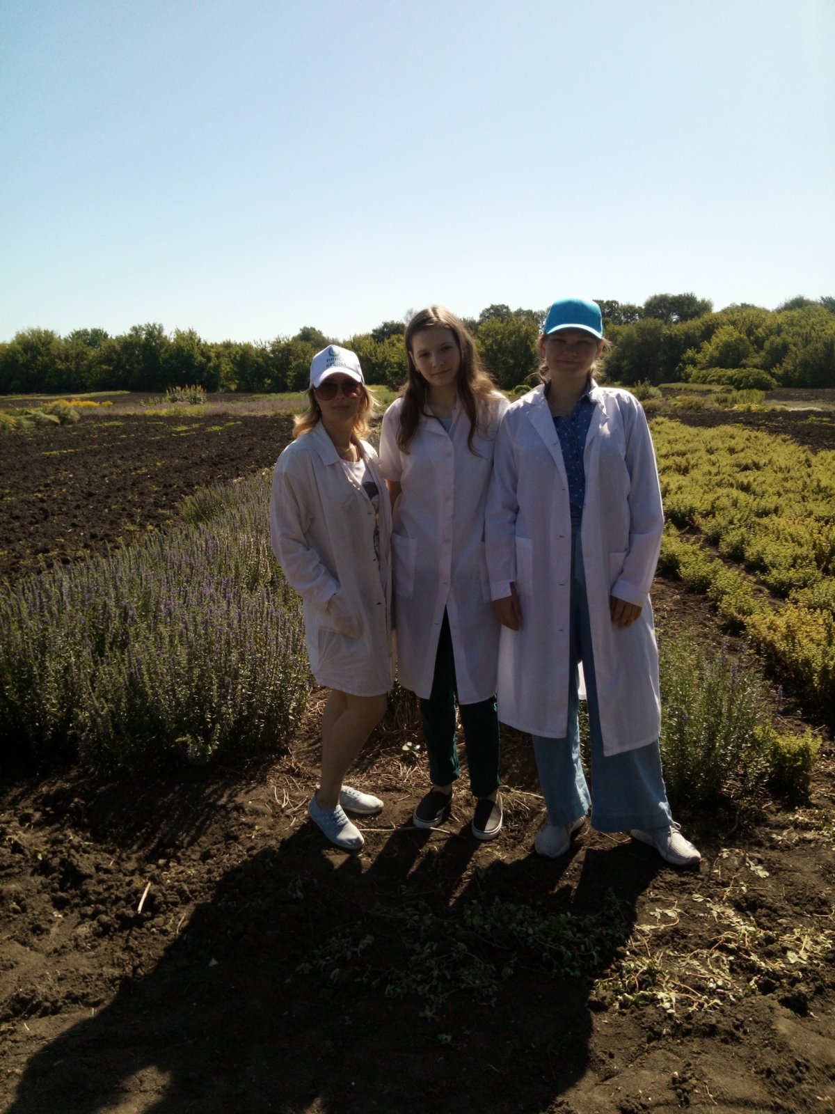 💡Студентки МГУТУ, обучающиеся по профилю "Парфюмерно-косметические изделия в индустрии красоты", проходят летнюю практику в Крымском федеральном университете им. В.И. Вернандского🔥