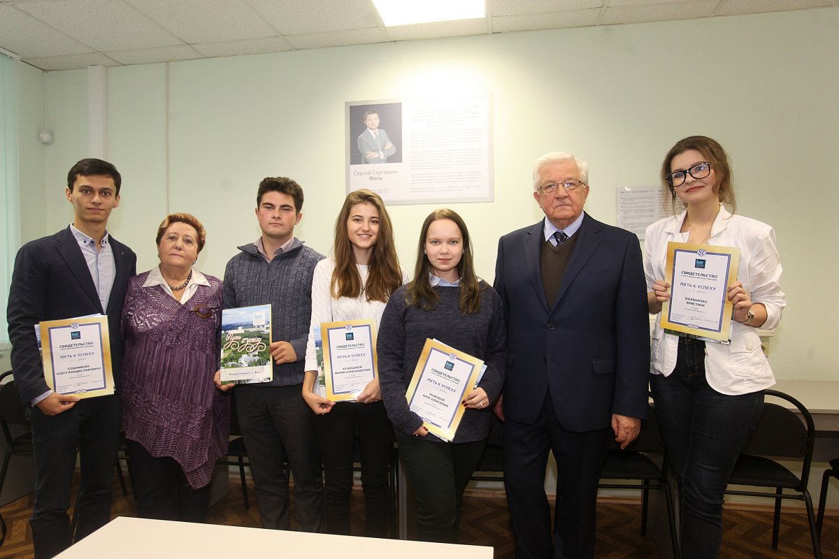 Преподаватели юридического факультета московского университета. Московский гуманитарный университет МОСГУ. Московский гуманитарный университет юридический Факультет. МОСГУ преподаватели. Юрфак Московского университета.