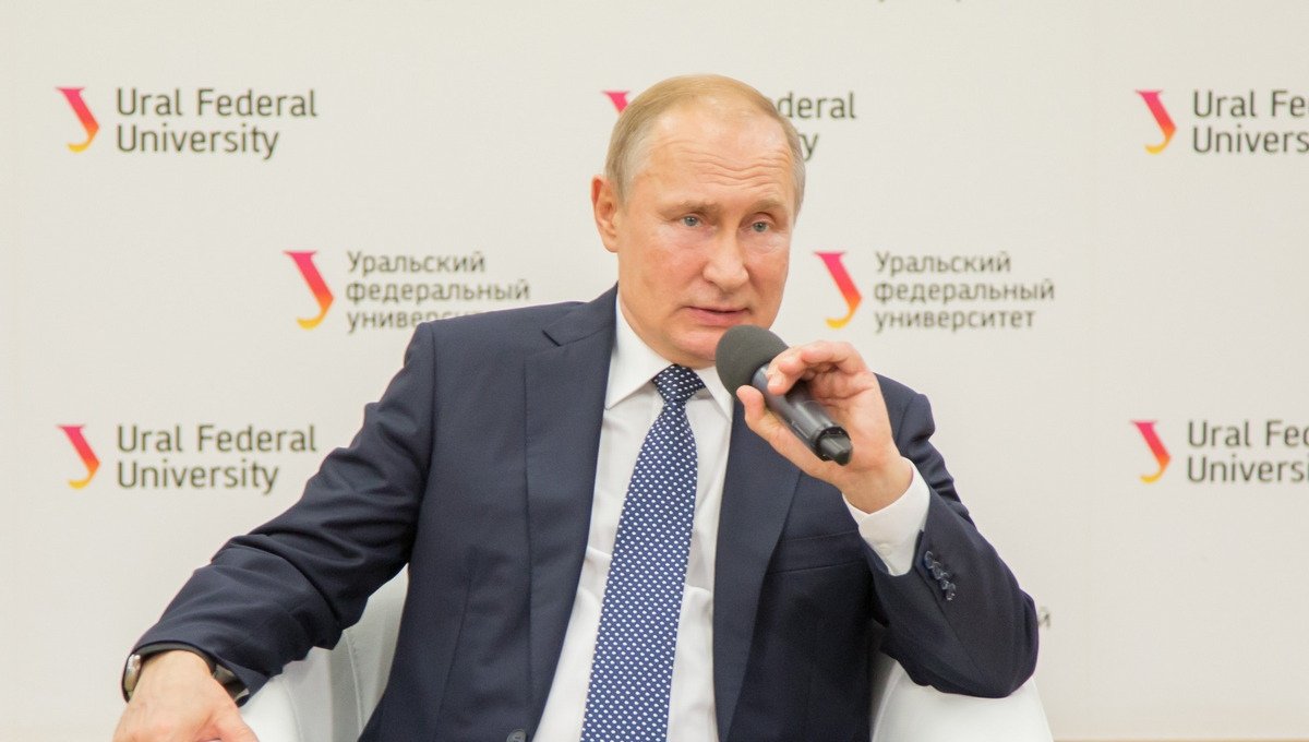 Ряд объектов, которые планируется построить к универсиаде–2023 в Екатеринбурге, будут переданы Уральскому федеральному университету. Об этом заявил сегодня Президент России Владимир Путин на встрече со студентами и аспирантами УрФУ