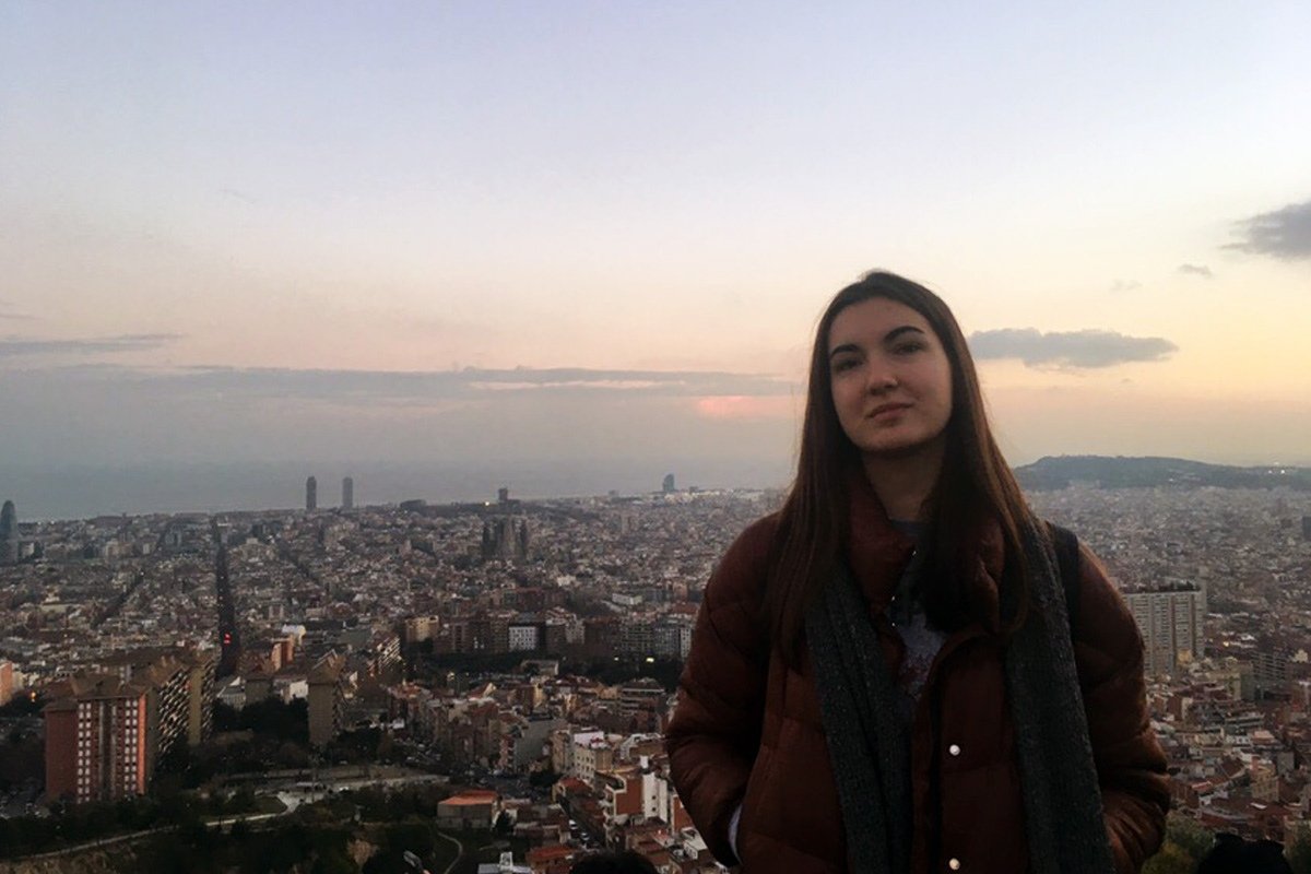 Студентка провела семестр в Испании по программе академической мобильности. Чем полезен опыт обмена, как сэкономить на транспорте и с какими трудностями в учёбе можно столкнуться в другой стране — в рассказе Марии Патрикеевой: https://vk.cc/9zS0XD