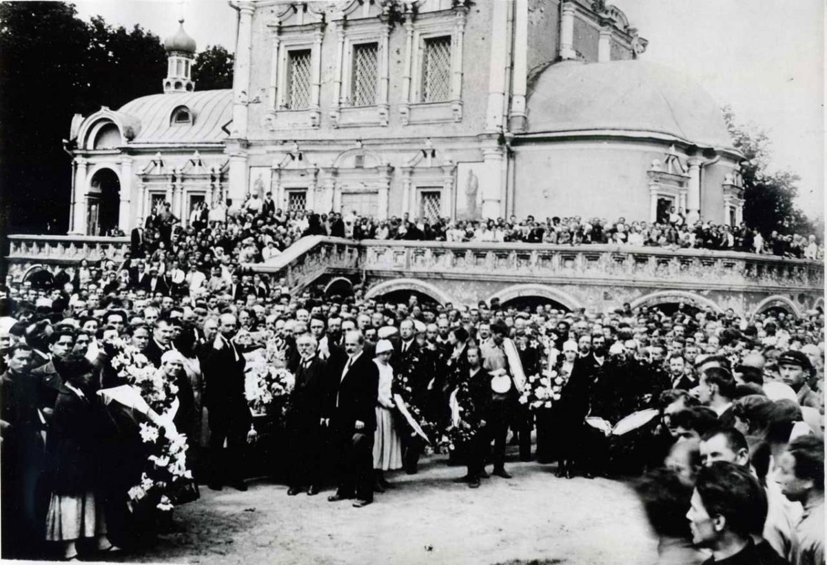 ⛪ Завтра, 12 июля, наш домовой храм приглашает отметить День Петра и Павла!