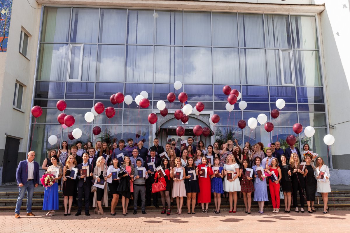В Дзержинском филиале РАНХиГС состоялась торжественная церемония вручения дипломов о высшем образовании