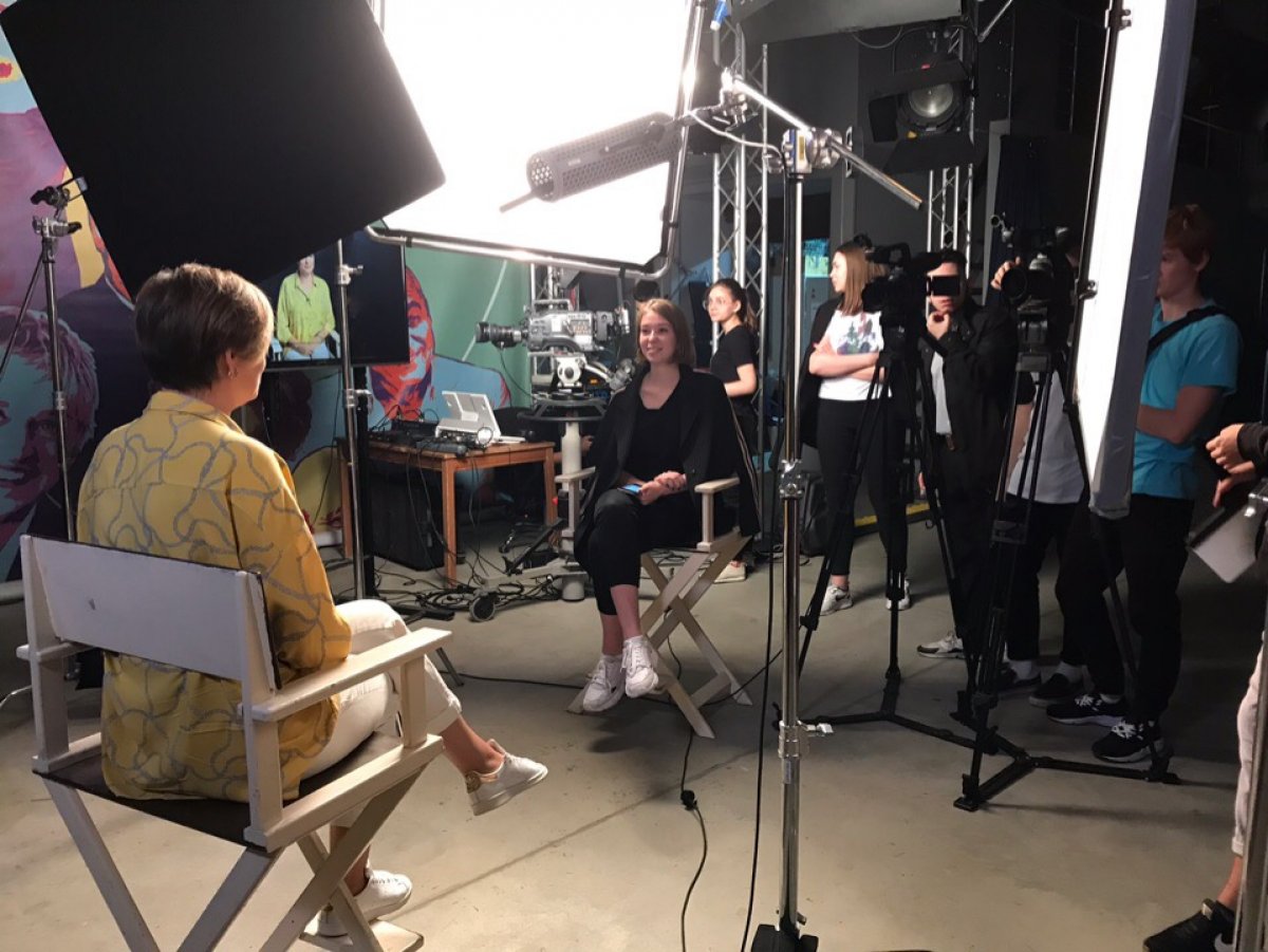 Практика первого курса в самом разгаре. Снимаем интервью с преподавателем иностранного языка Кадагидзе Анастасией Григорьевной. ❤️🙏🏻