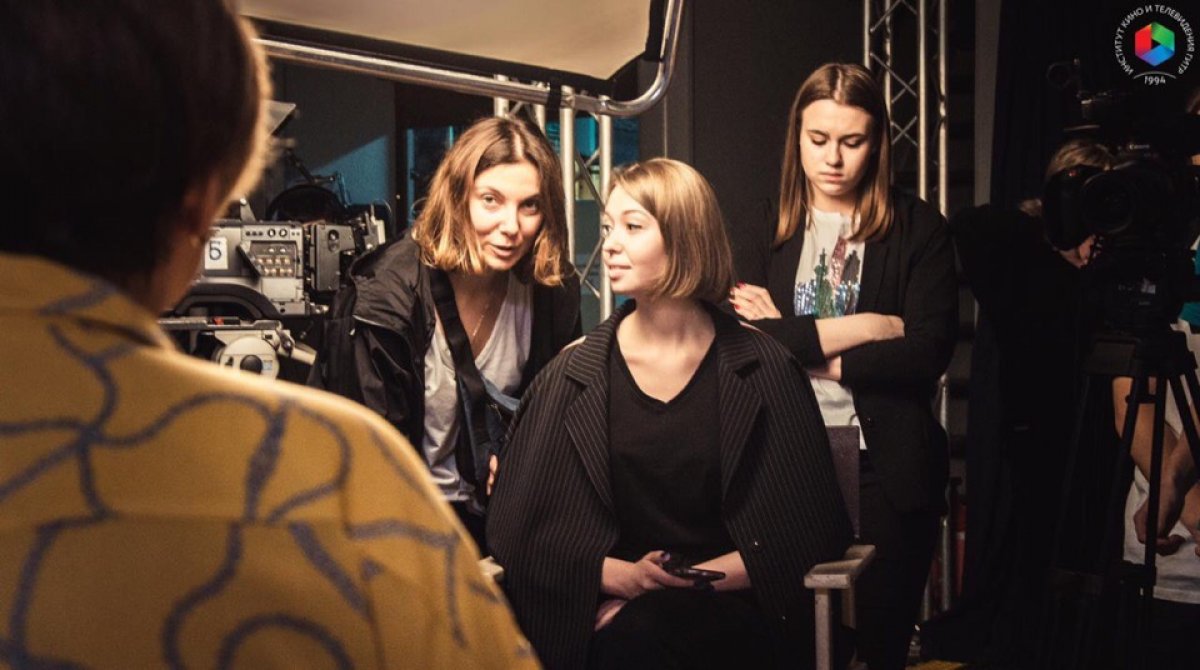 Работаем и снимаем 😊 Взяли интервью у наших преподавателей: профессора Петра Глебовича Попова (режиссерский факультет), Анастасии Григорьевны Кадагидзе (английский язык). 🙏🏻🥳❤️