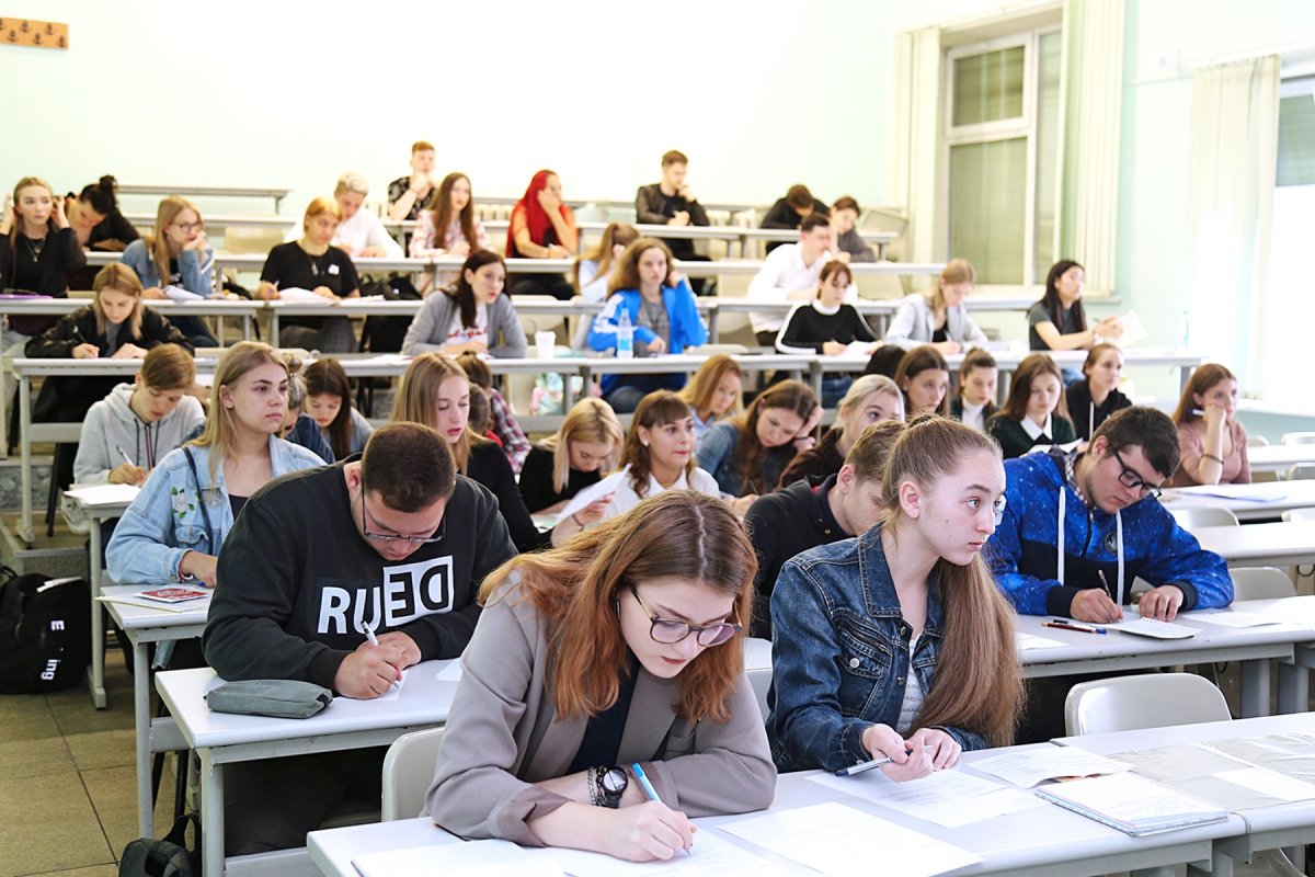 Высшая школа телевидения ВГУЭС: абитуриенты-журналисты прошли творческий экзамен.