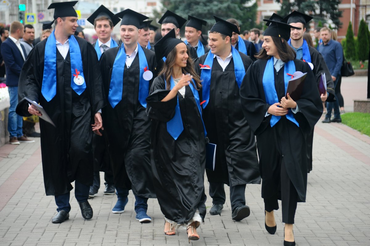 Немного фотографий с выпускного факультета "Магистратура"
