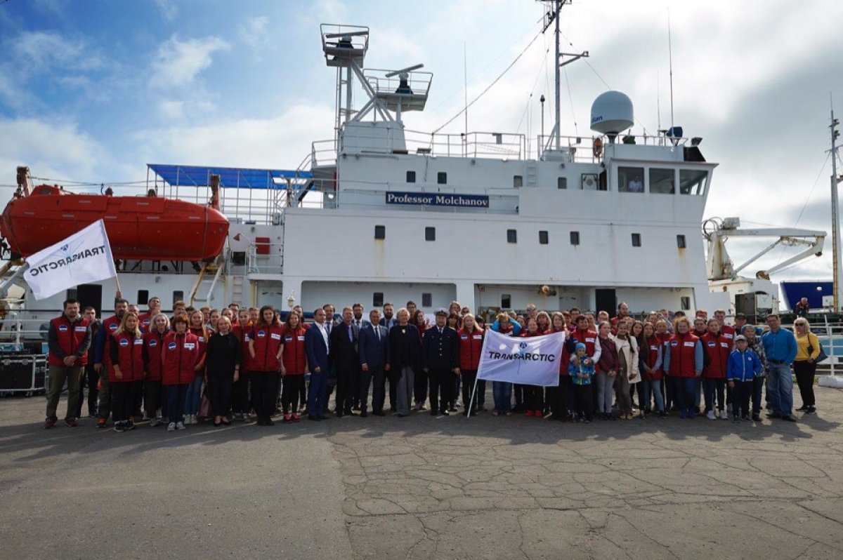ГИТР плывёт на Северный полюс!