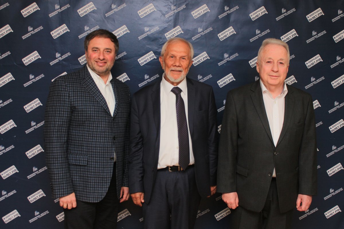 В разгар приемной кампании-2019 ВИВТ посетил начальник Управления гуманитарных наук Российского фонда фундаментальных исследований В. П. Гребенюк.