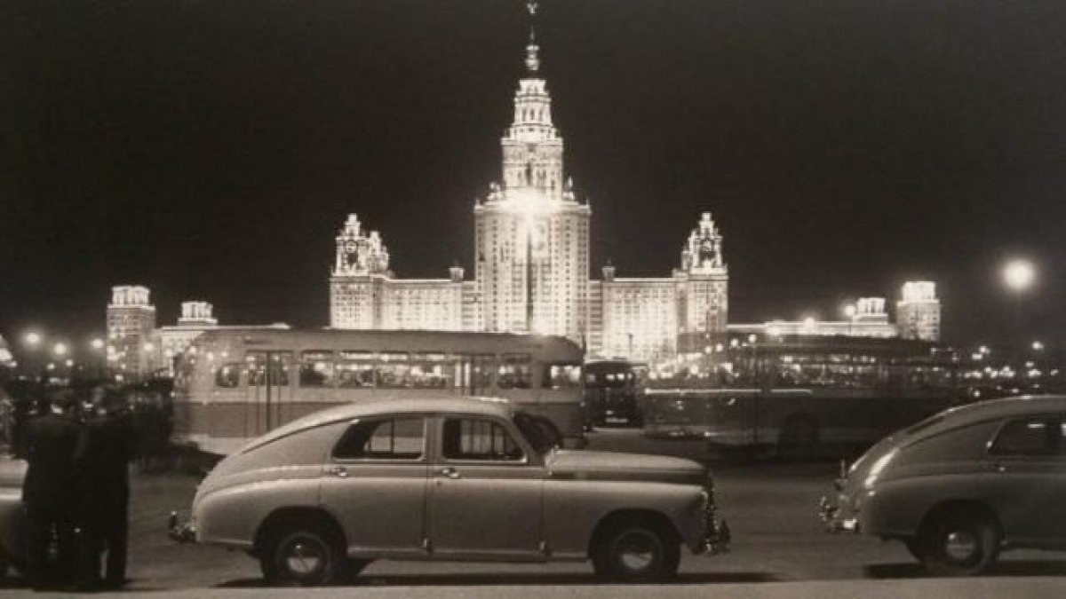 Для того, чтобы территория у Главного здания МГУ стала еще безопаснее для пешеходов, приняты ряд мер
