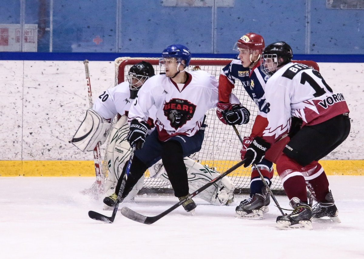 Выпускница кафедры «Связи с общественностью» Алиса Кривоносова профессионально займется информационным продвижением студенческой хоккейной команды ВГТУ «Дикие Медведи» Выпускница кафедры «Связи с общественностью» Алиса Кривоносова профессионально займется информационным продвижением студенческой хоккейной команды ВГТУ «Дикие Медведи»