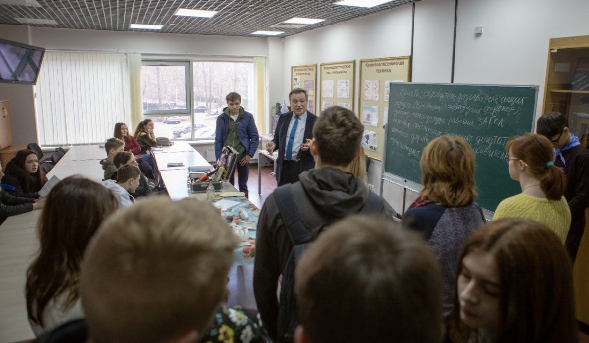 Еще определяешься со специальностью?