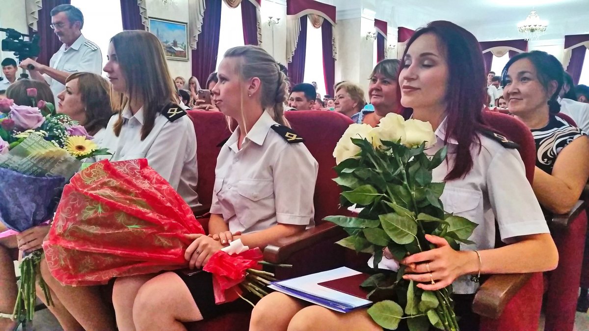 Астраханские выпускники получили дипломы