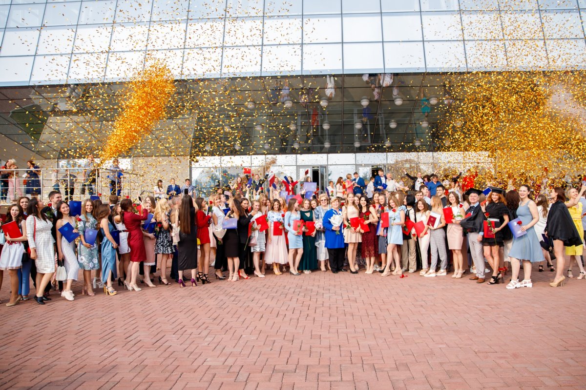 Любуемся и уже скучаем по нашим выпускникам Института управления бизнес-процессами и экономики👨‍🎓👩‍🎓