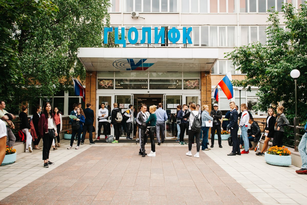 Сегодня всё😃У абитуриентов-магистрантов последний экзамен✏ А еще завершается прием документов от поступающих на бакалавриат без дополнительных экзаменов🏁