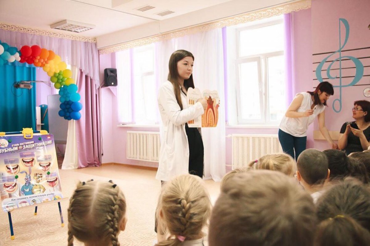 Осваивать навыки и прививать полезные привычки по правильному уходу за полостью рта лучше с самого детства! Так