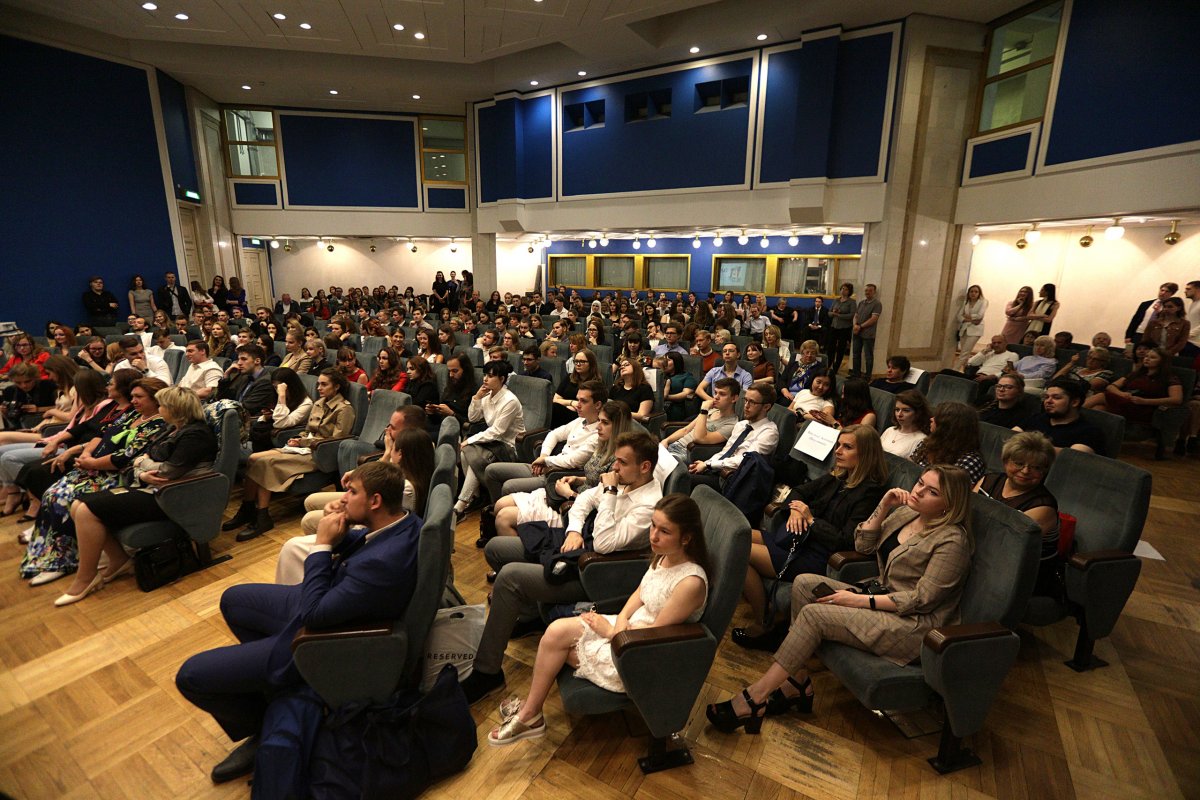 📸 В фотоальбомах группы появились фотографии с общего выпускного ГАУГН!