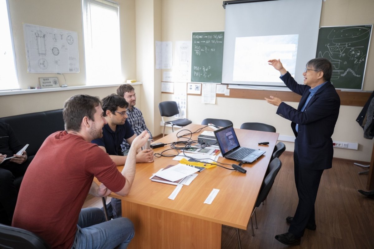Лабораторию экспериментальной ядерной физики (ЛЭЯФ) НИЯУ МИФИ посетил директор Центра подземной физики Института фундаментальных наук Кореи (CUP IBS), профессор Йонгдук Ким (Yeangduk Kim). Лабораторию экспериментальной ядерной физики (ЛЭЯФ) НИЯУ МИФИ посетил директор Центра подземной физики Института фундаментальных наук Кореи (CUP IBS), профессор Йонгдук Ким (Yeangduk Kim).