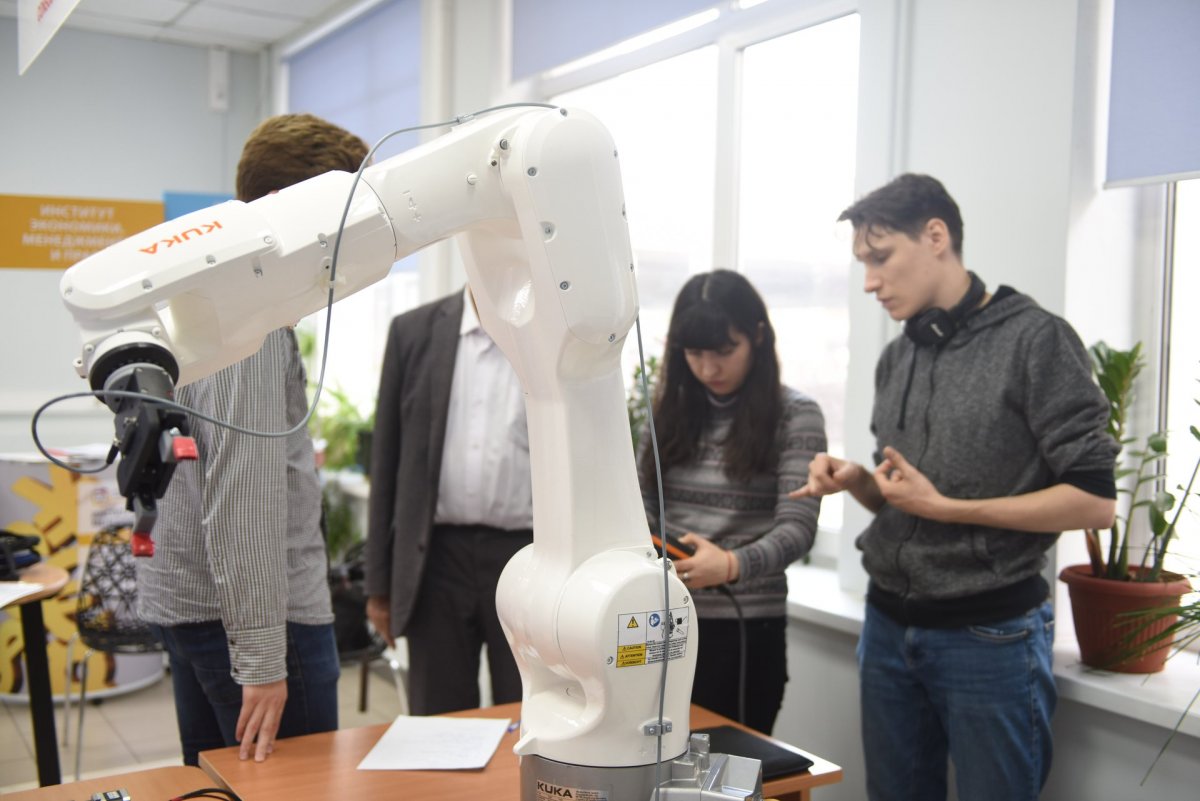 Роботизированный помощник в МГУТУ👾