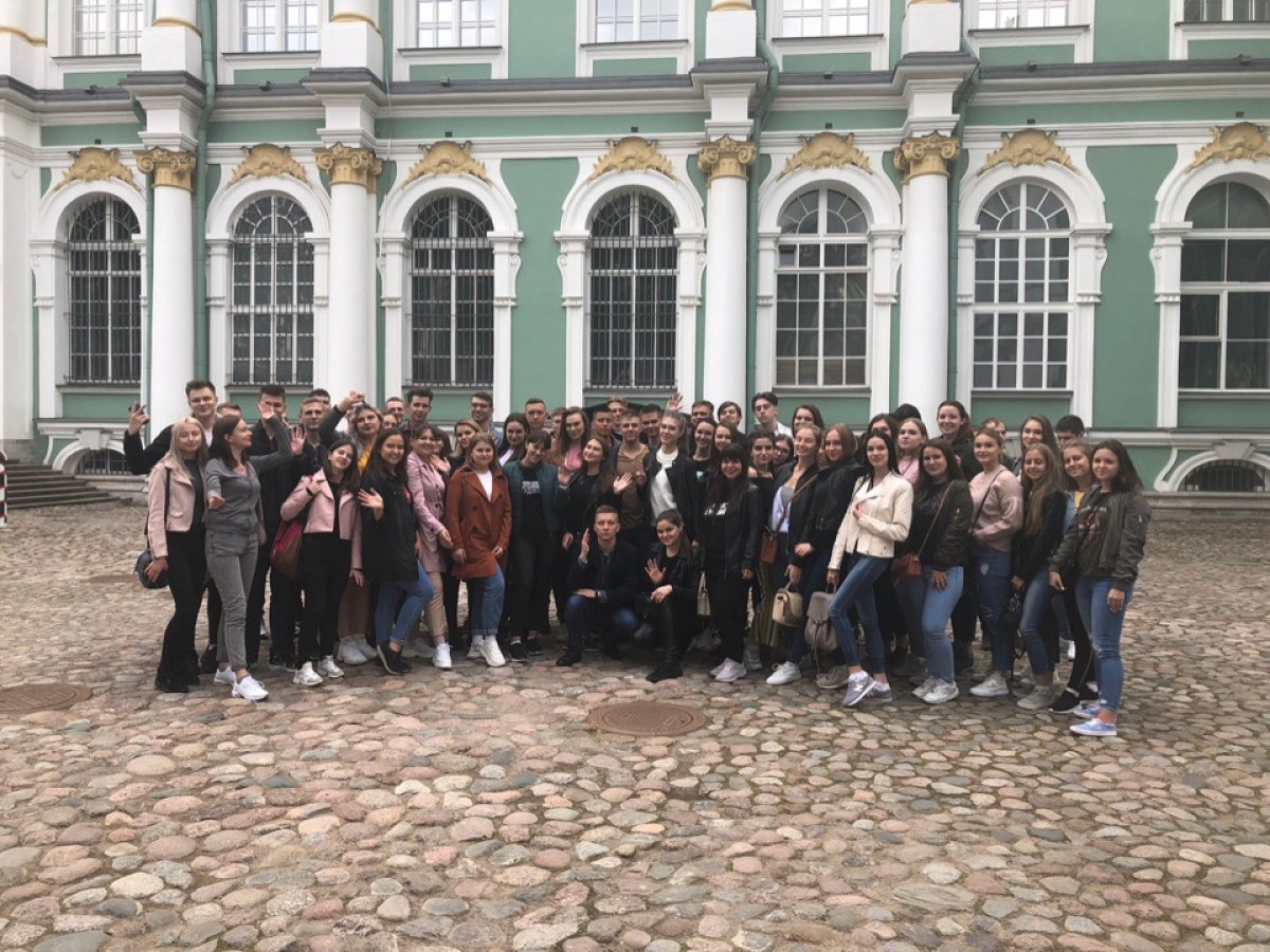 Студенты побывали на экскурсии в Санкт-Петербурге. В экскурсионную программу вошли главные достопримечательности города: Эрмитаж