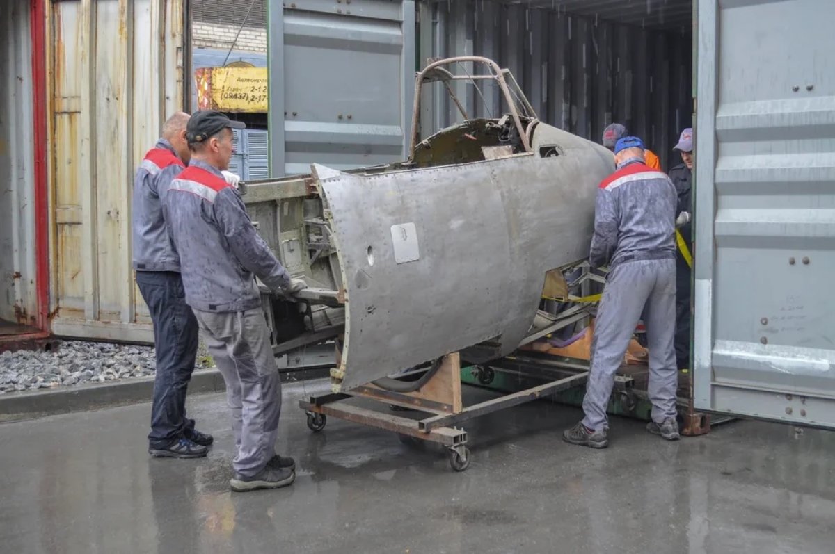 Вчера в НГТУ НЭТИ доставили бомбардировщик, который после реставрации станет единственным в мире летающим Ту-2. Сейчас такие самолеты представлены только в виде музейных экспонатов
