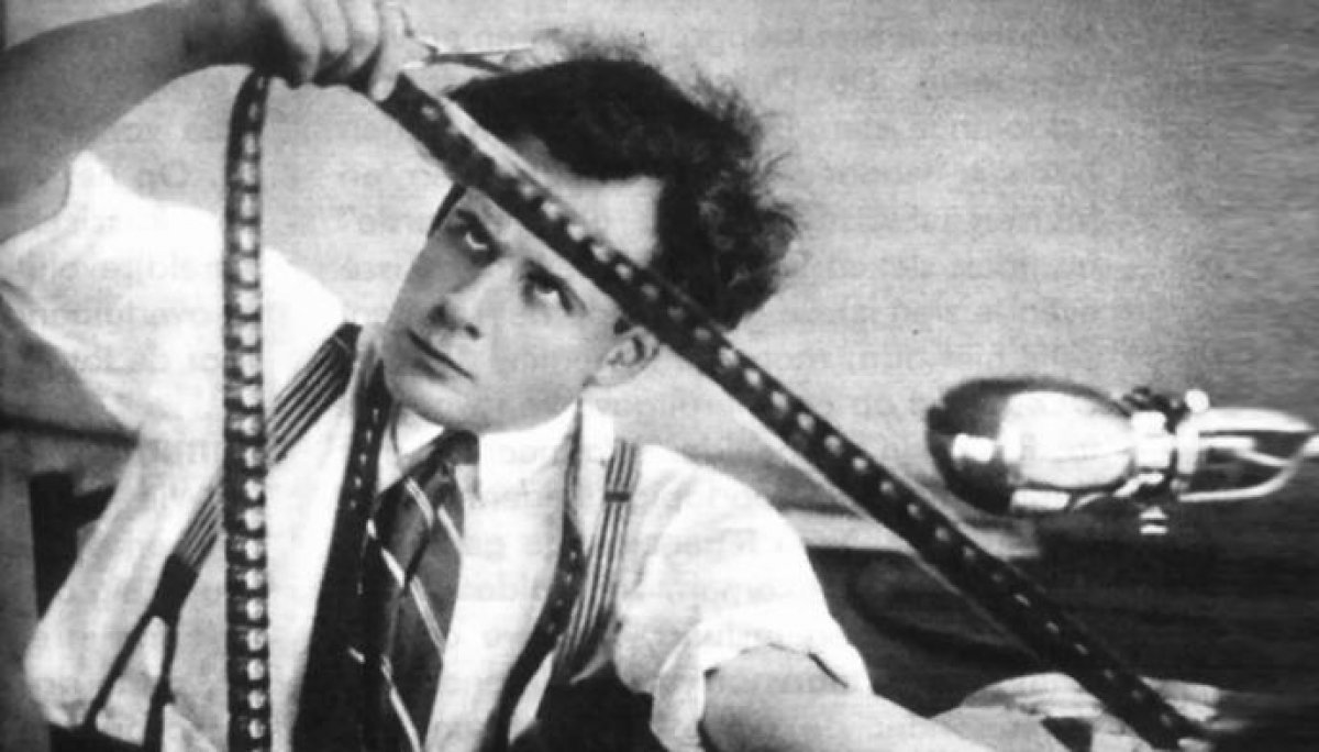 Сегодня профессиональный праздник всех деятелей кино и тех, кто его искренне любит – День российского кино.📽