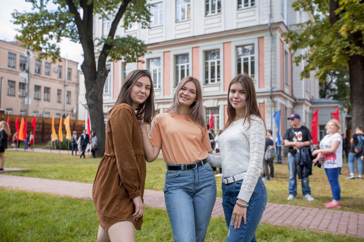 Первые фотографии со «Дня знаний», прошедшего в Российском университете транспорта!