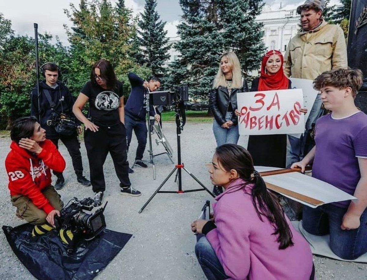 «Необычная активность наблюдалась сегодня у КФУ! Снова кино снимали 🎬