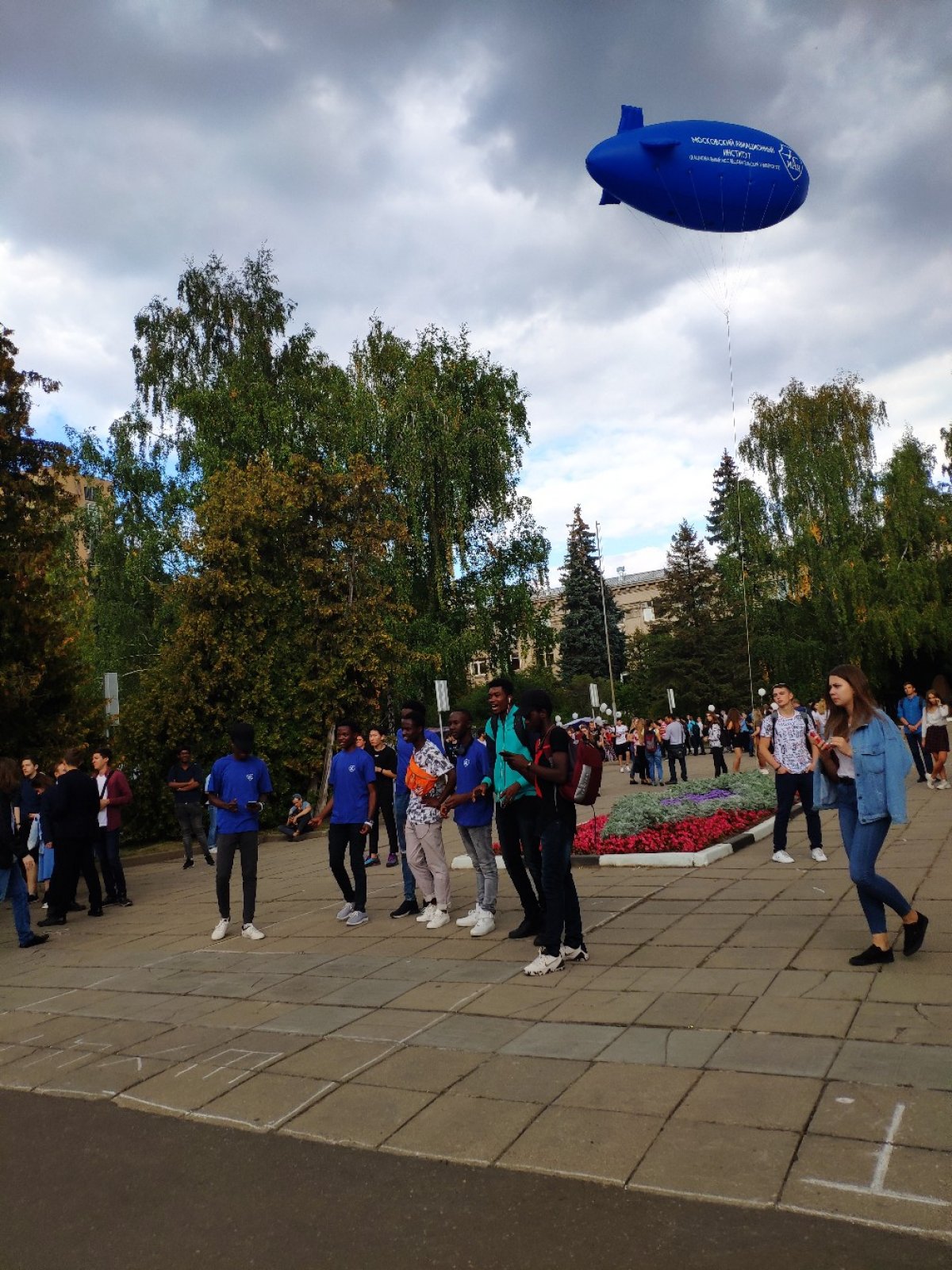 В 15 часов ждём всех на главной площади МАИ! Подведение итогов лотереи и хедлайнеры концертной программы!