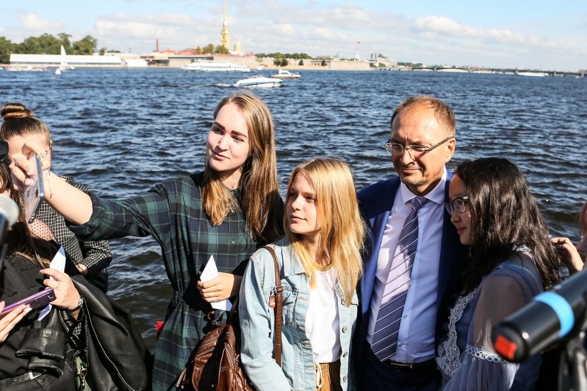 Поздравляем универсантов с началом 296-го учебного года!