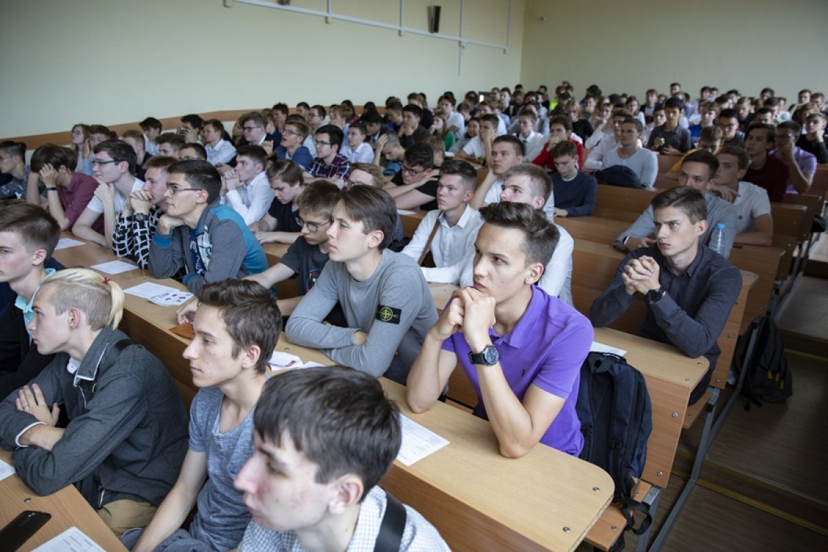 Смотрите фотоальбом с Дня знаний НИЯУ МИФИ: https://vk.com/mephimedia?w=wall-125553684_4836