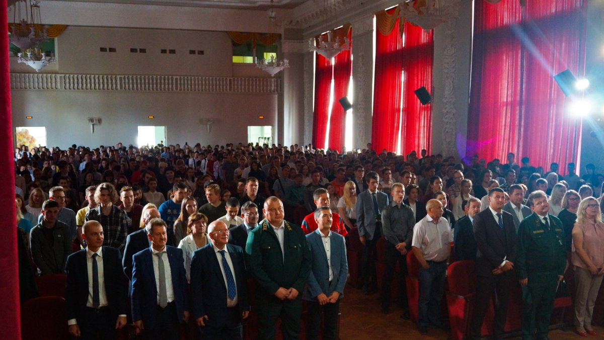 Посвящение в студенты торжественно прошло в Санкт-Петербургском государственном лесотехническом университете при участии высокопоставленных гостей 🎓